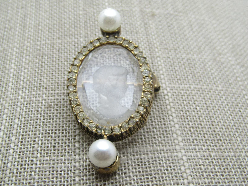 rope design brooch for women -Vintage Reverse Cameo in Glass/Crystal Brooch, , Rhinestones & Faux Pearls, 1960's-1970's