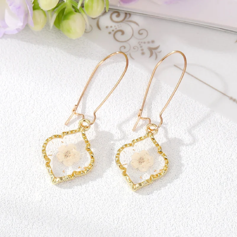 White Geometric Dried Flower Earrings