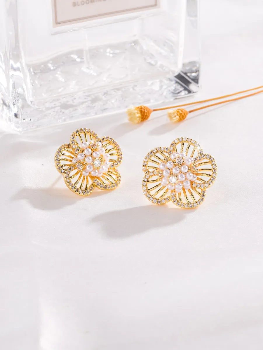 Wispy feather earrings -1 Pair Elegant Classical Shiny Flower Hollow Out Inlay Alloy Artificial Pearls Rhinestones Ear Studs