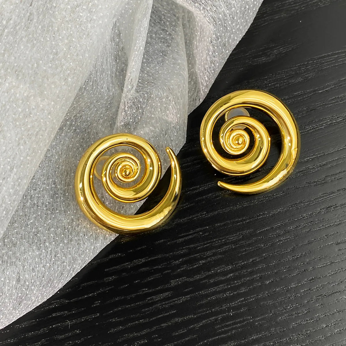 Emerald green earrings -1 Pair Simple Style Spiral Stripe Plating Copper Gold Plated Ear Studs