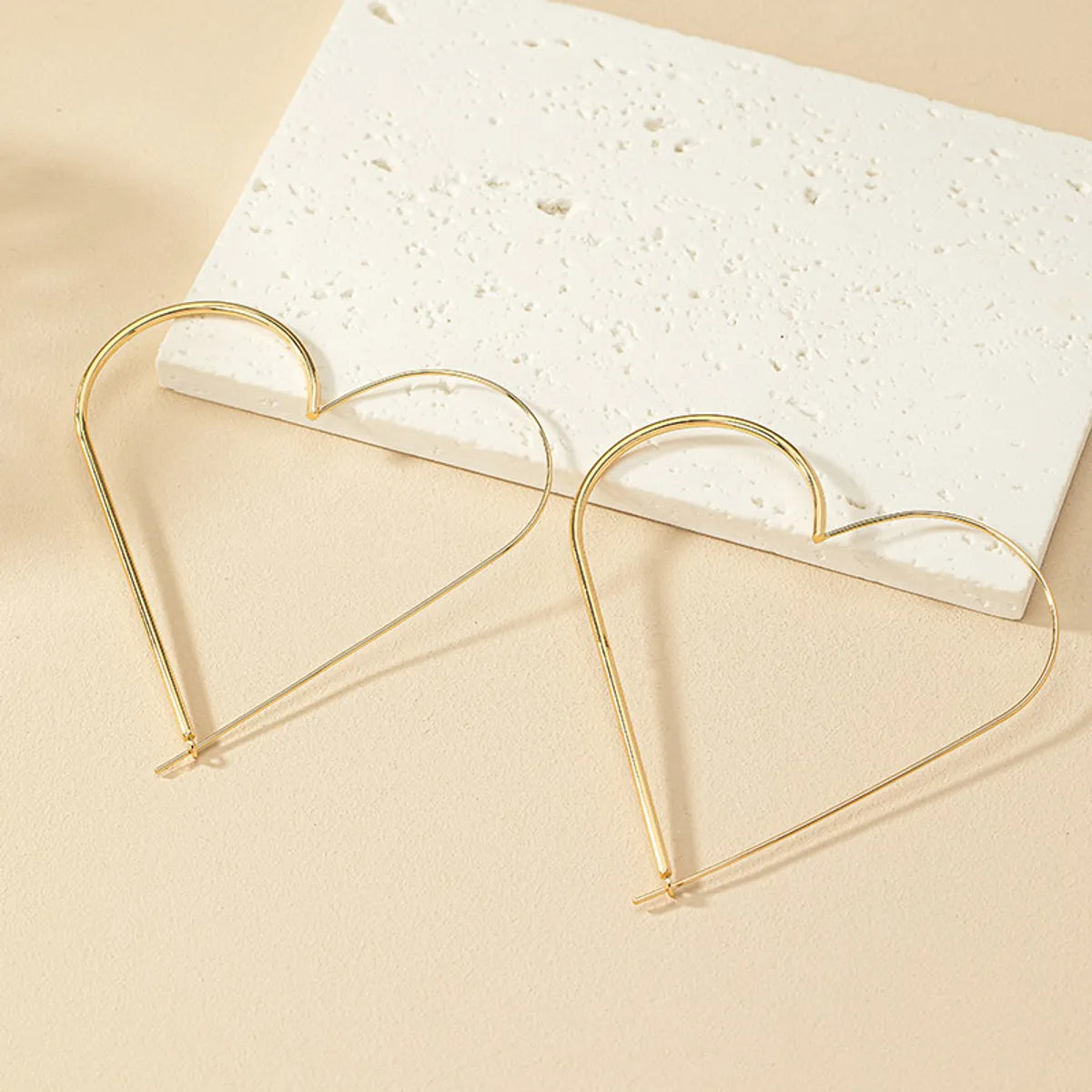 Kin glow earrings -1 Pair Simple Style Commute Heart Shape Plating Alloy Gold Plated Earrings