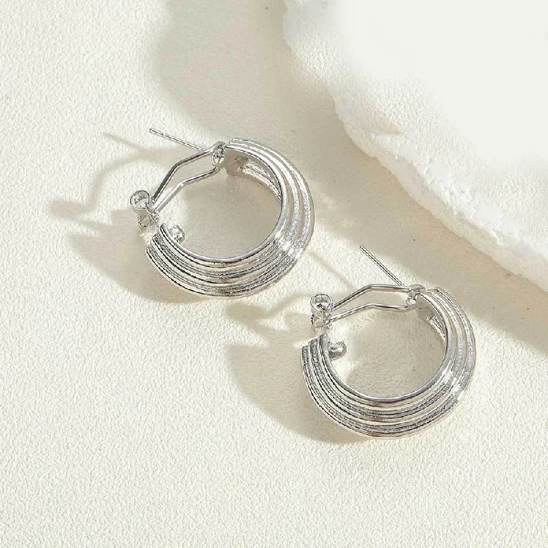 ES2433-2 True White Gold Embossed Earrings