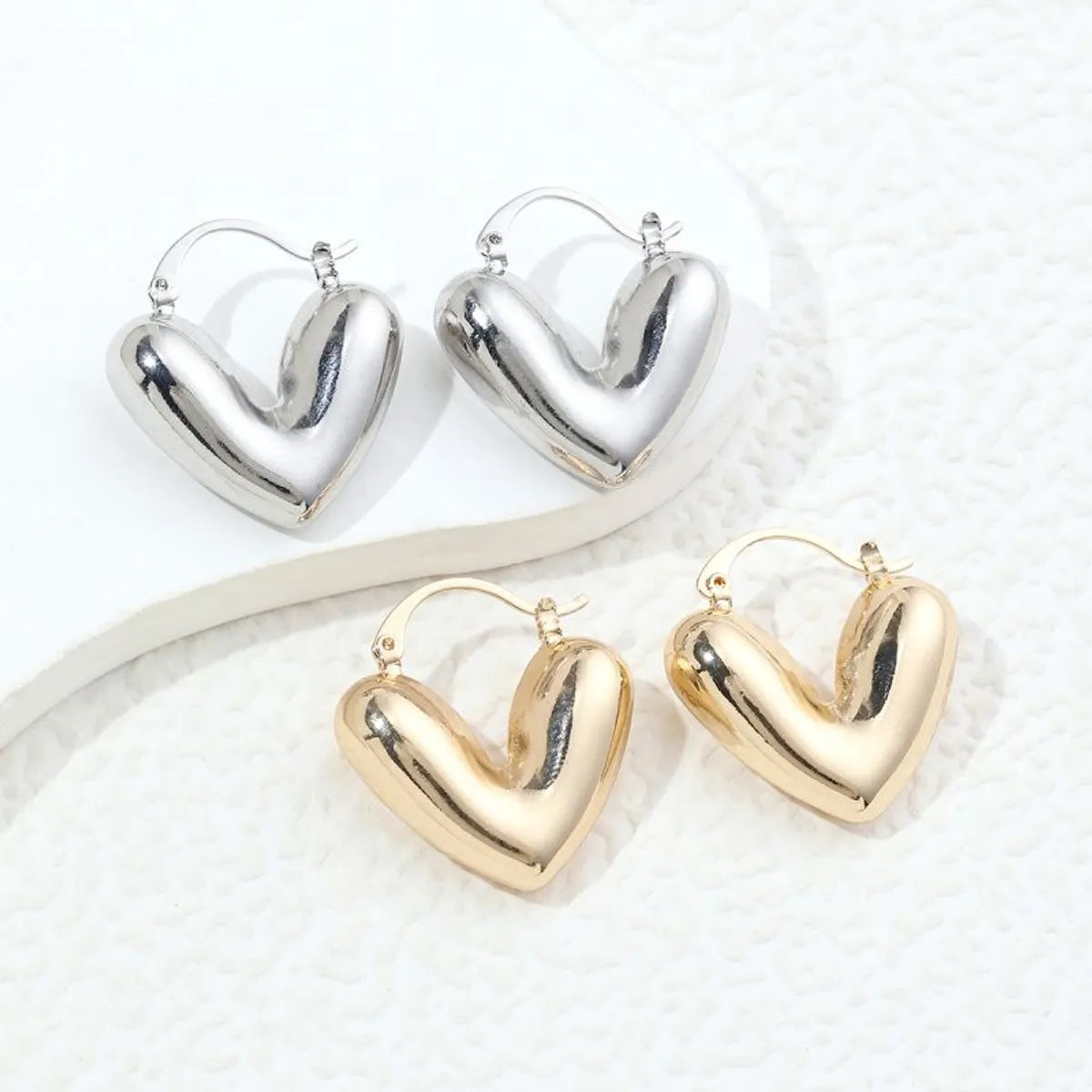 Simple daily earrings -1 Pair Basic Classic Style V Shape Heart Shape Plating Copper 18k Gold Plated Earrings