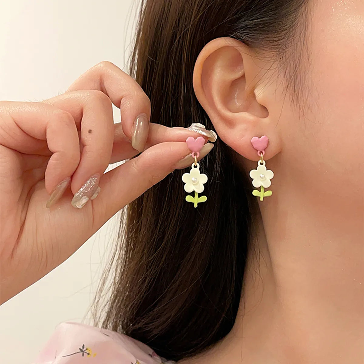 Grit flair earrings -1 Pair Cute Sweet Flower Stoving Varnish Inlay Alloy Artificial Pearls Drop Earrings