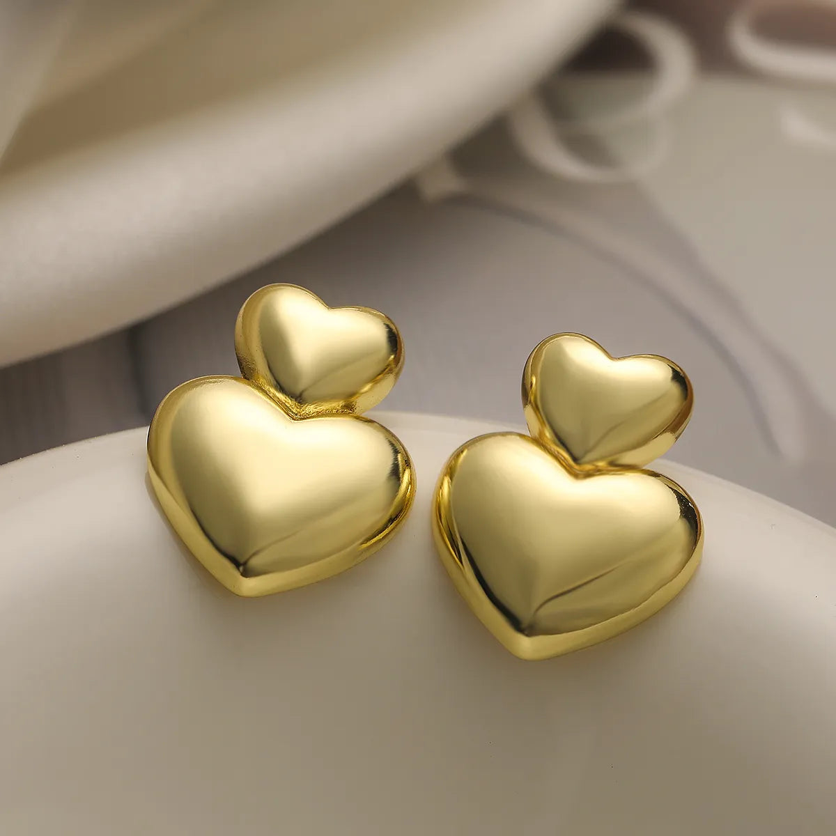 Barely-there earrings -1 Pair Simple Style Commute Heart Shape Copper 18K Gold Plated Ear Studs