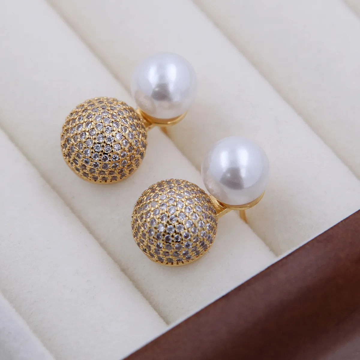 Cozy fall earrings -1 Pair Modern Style Simple Style Classic Style Round Inlay Copper Artificial Pearls Zircon 18K Gold Plated Ear Studs